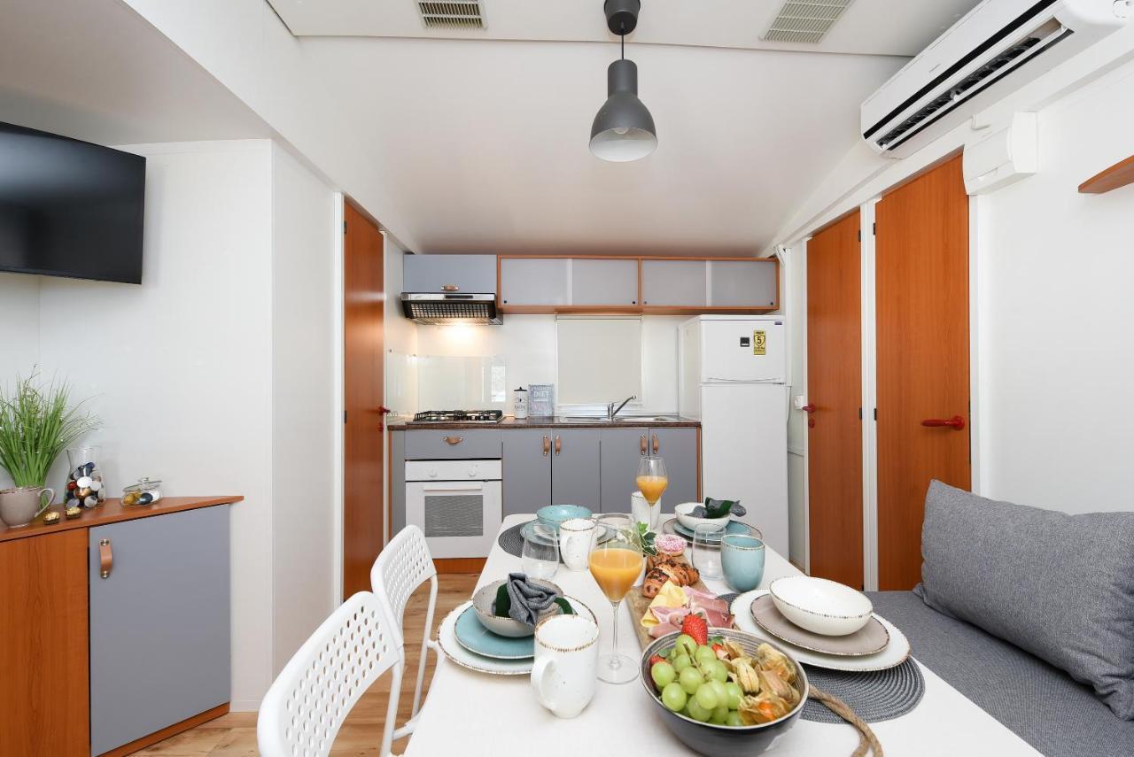 Mia Mobile Home With Jacuzzi Ждрелац Экстерьер фото
