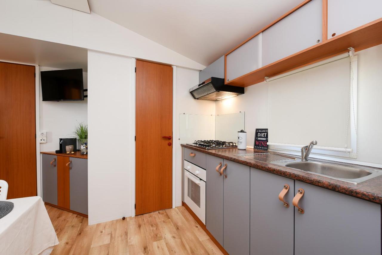 Mia Mobile Home With Jacuzzi Ждрелац Экстерьер фото