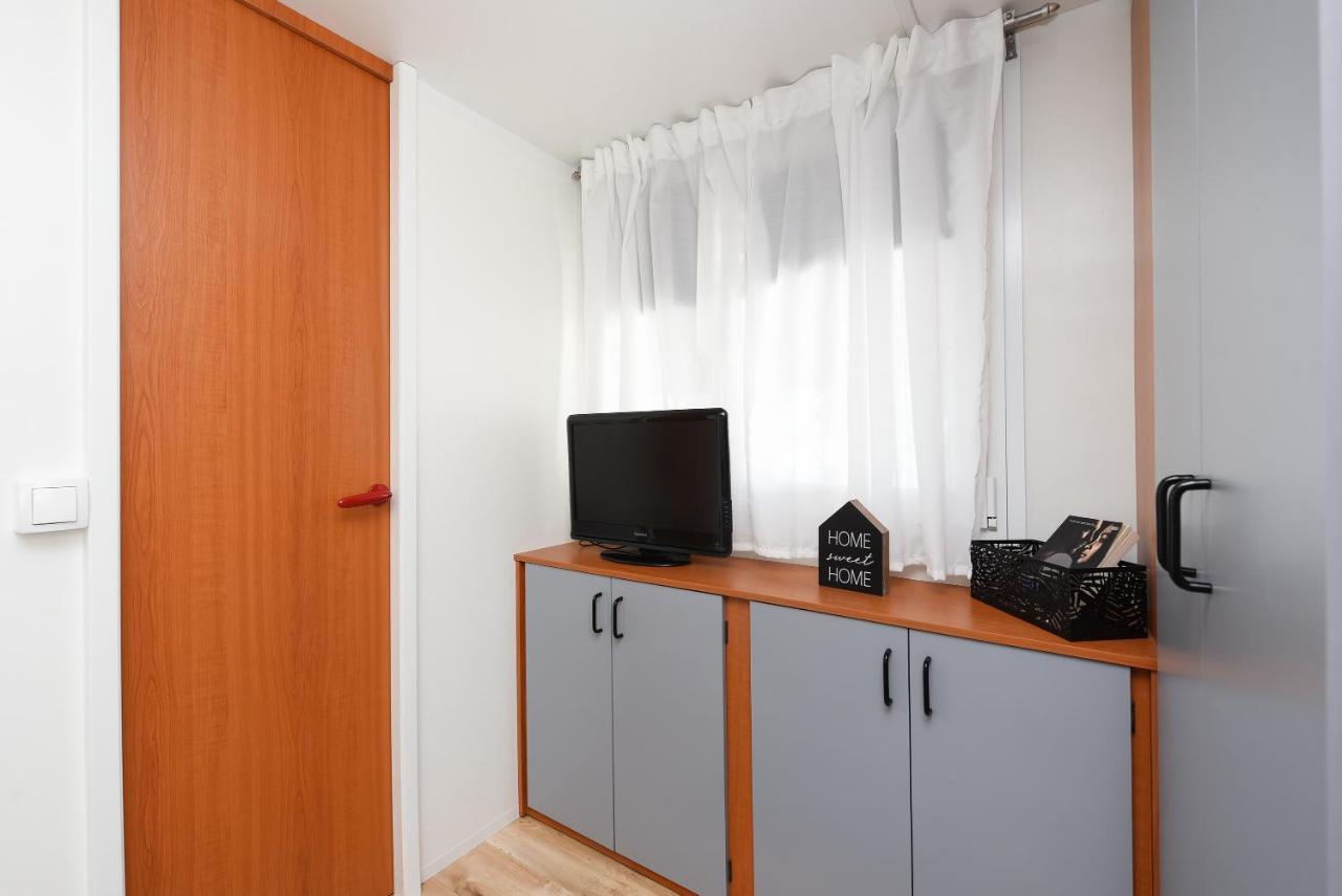 Mia Mobile Home With Jacuzzi Ждрелац Экстерьер фото