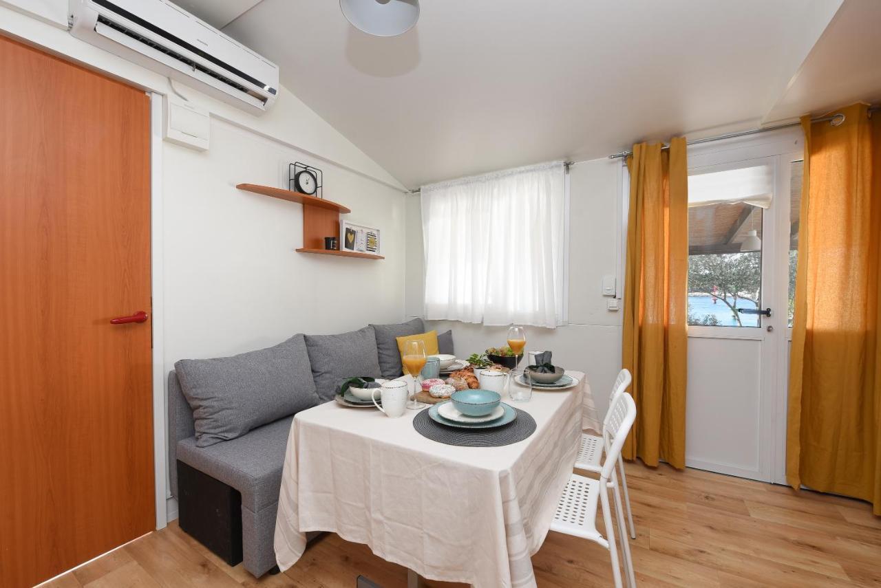 Mia Mobile Home With Jacuzzi Ждрелац Экстерьер фото
