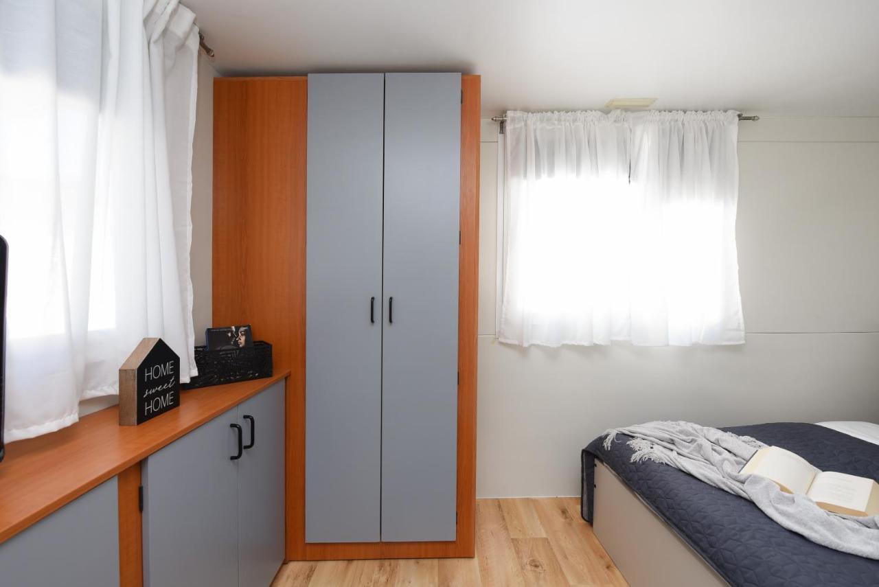Mia Mobile Home With Jacuzzi Ждрелац Экстерьер фото